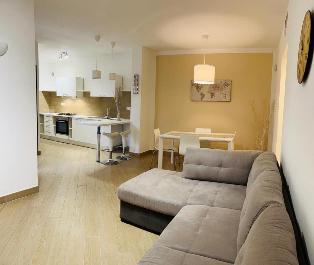 Comecasa Modern Apartment In Historical Centre 阿斯蒂 外观 照片